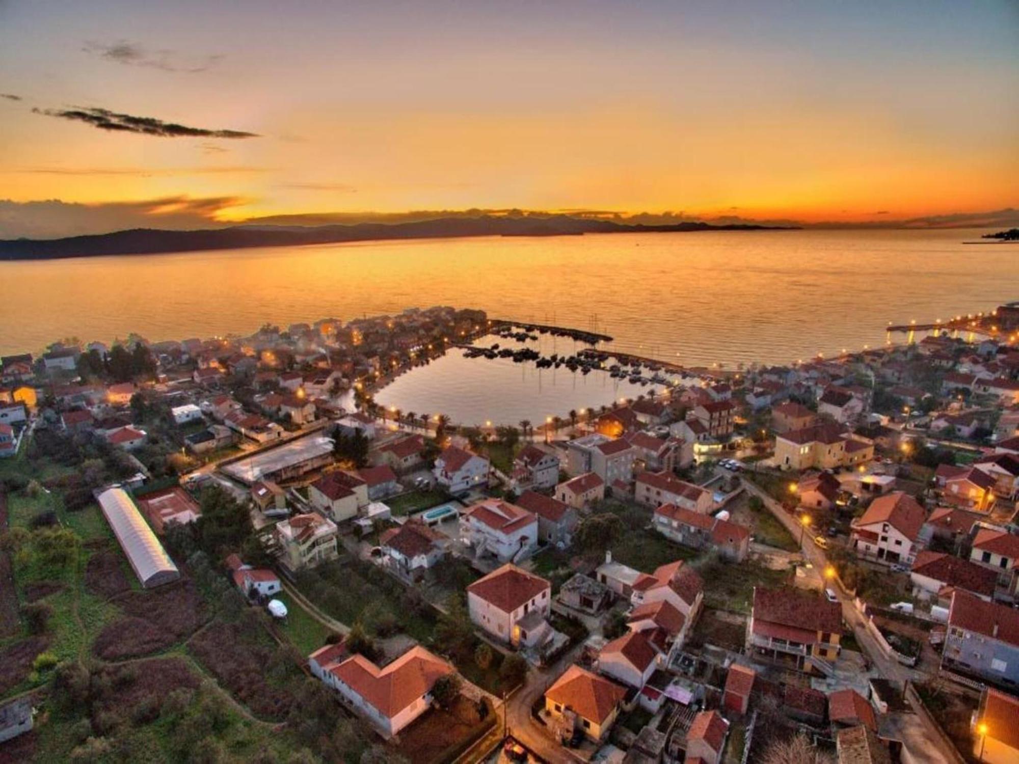 Scenic Holiday Home In Bibinje Near Sea エクステリア 写真